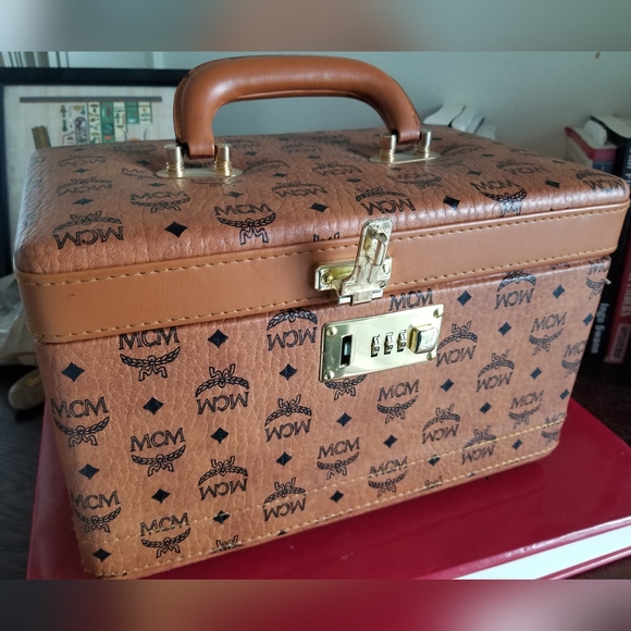 Vintage Rare MCM travel vanity jewelry cae lock trunk - Picture 2 of 14